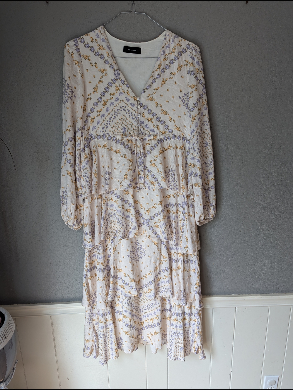 En Saison Cream Midi Dress with Lavender & Gold Floral Print Xs
